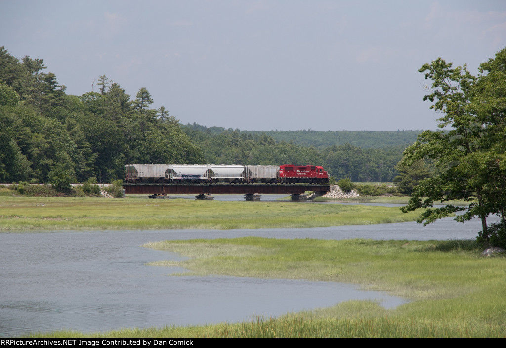 G17 Crosses the Sheepscot River